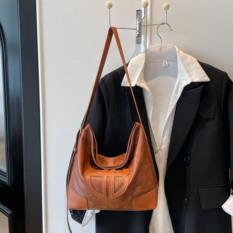 Tote Bag Retro and Simple, Large Capacity, Commuter Single Shoulder Crossbody Bag