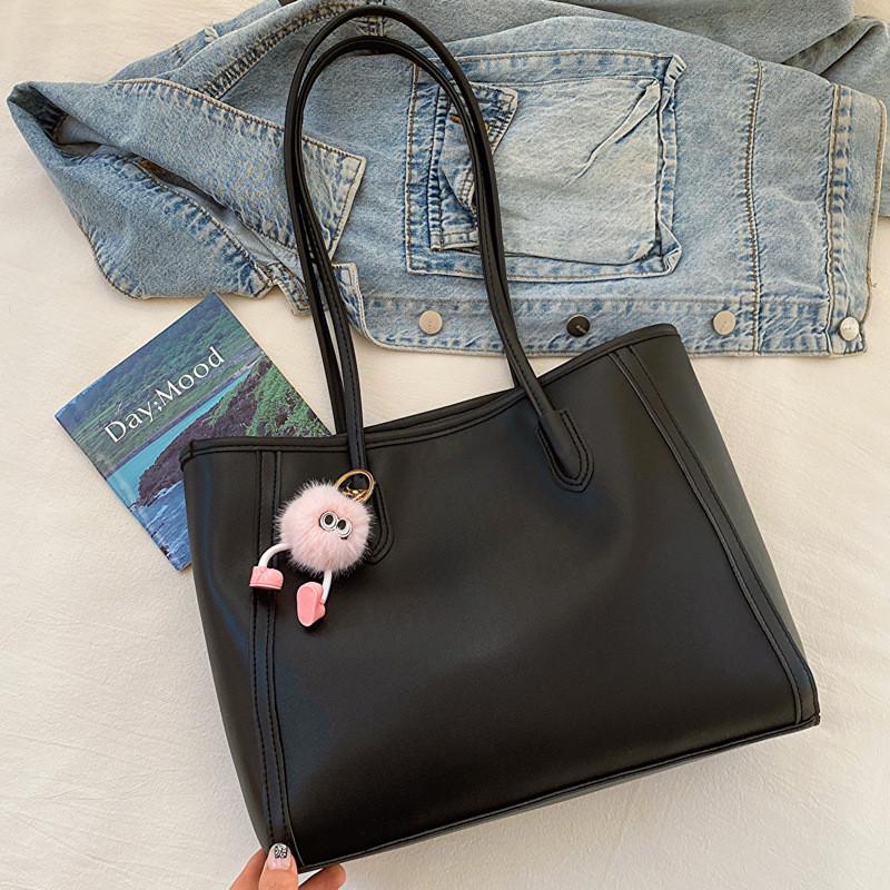 

Шикарная ретро-сумка-тоут из искусственной кожи для осени 2023. Модная и простая наплечная сумка для повседневного использования. Without Hanger чёрный