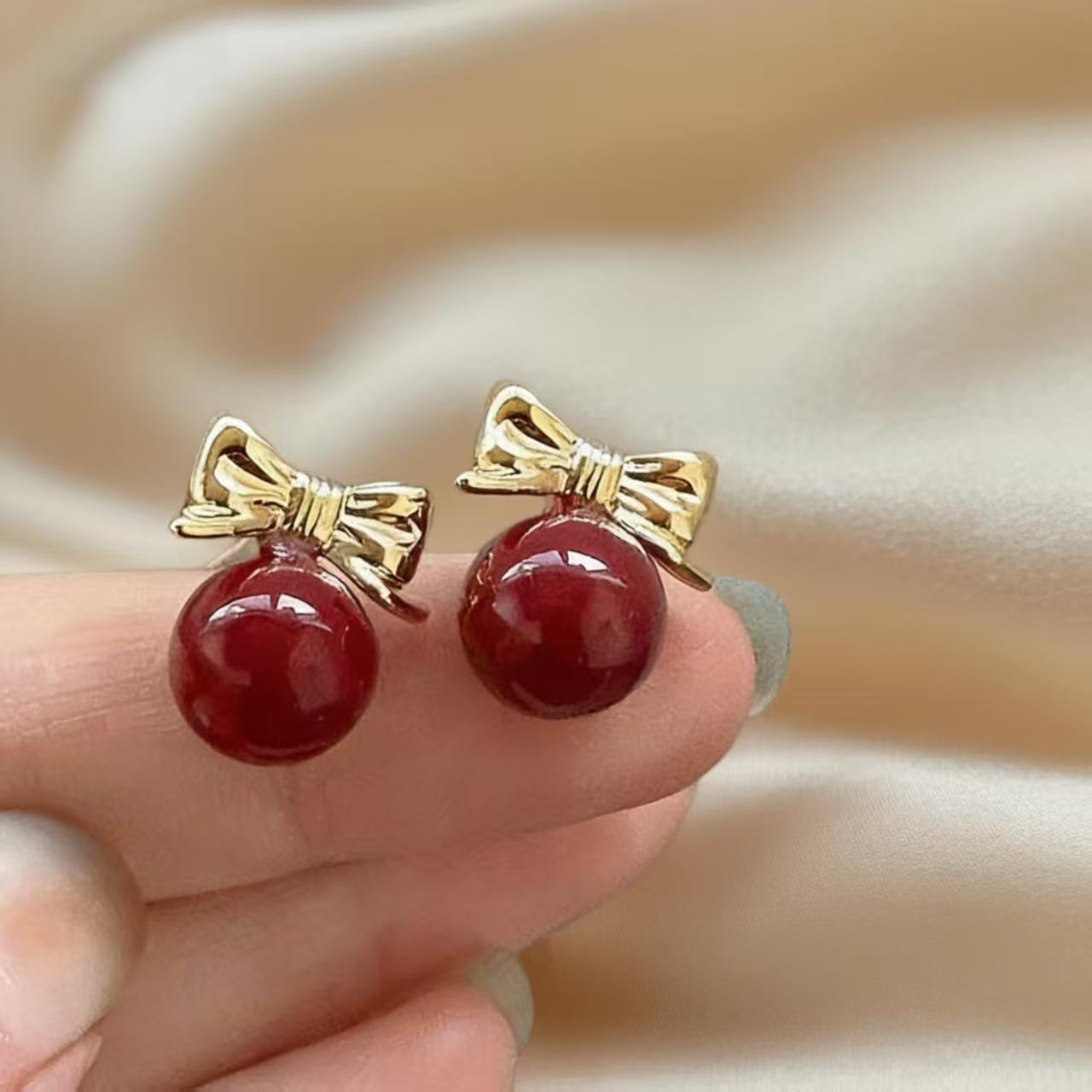 Элегантные ретро серьги-гвоздики с красным жемчугом из Гонконга: Роскошные и модные женские серьги