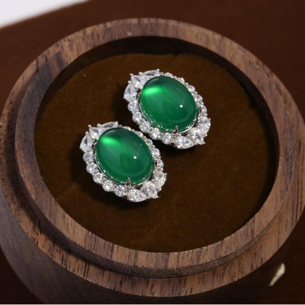 Elegant Green Chalcedony Stud Earrings: Versatile Classic Style