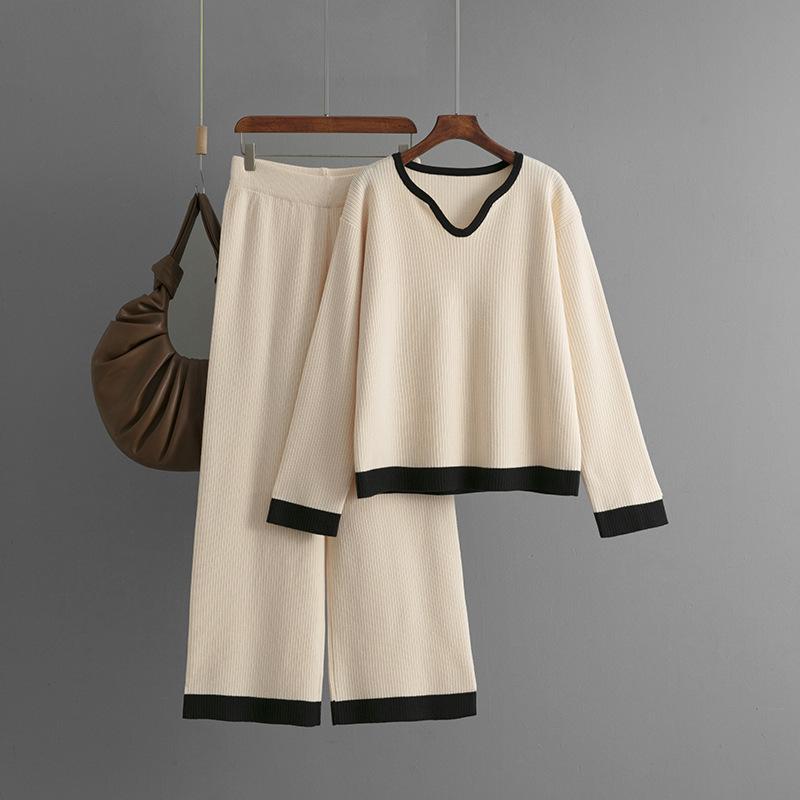 A New Autumn and Winter Striped Knitted Suit for Women, A V-neck Color-blocking Top and Wide-leg Pants Two-piece Set
