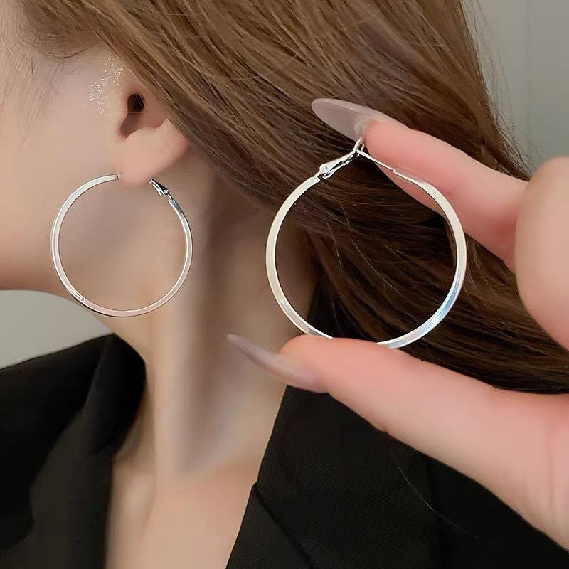 Gold Ring Earrings Women's Ear Buckles Light Luxury High-end Earrings Autumn and Winter Ring Earrings