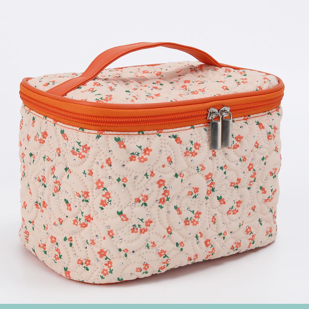 Sweet Makeup Bag, Cute New Checkered Cat Portable Partitioned Storage, Large Capacity for Travel and Hand-carry Toiletries