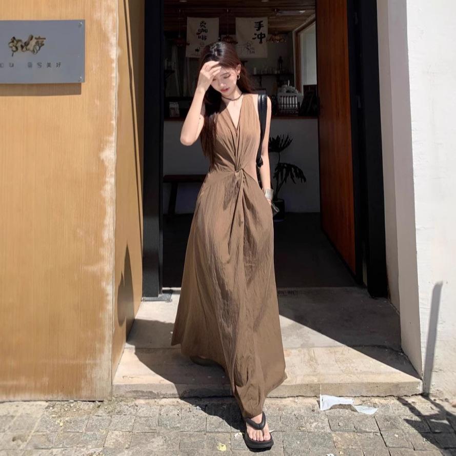High-end Temperament V-neck Sleeveless Dress for Women's Summer New Waist and Thin Imperial Sister Sexy Long Skirt
