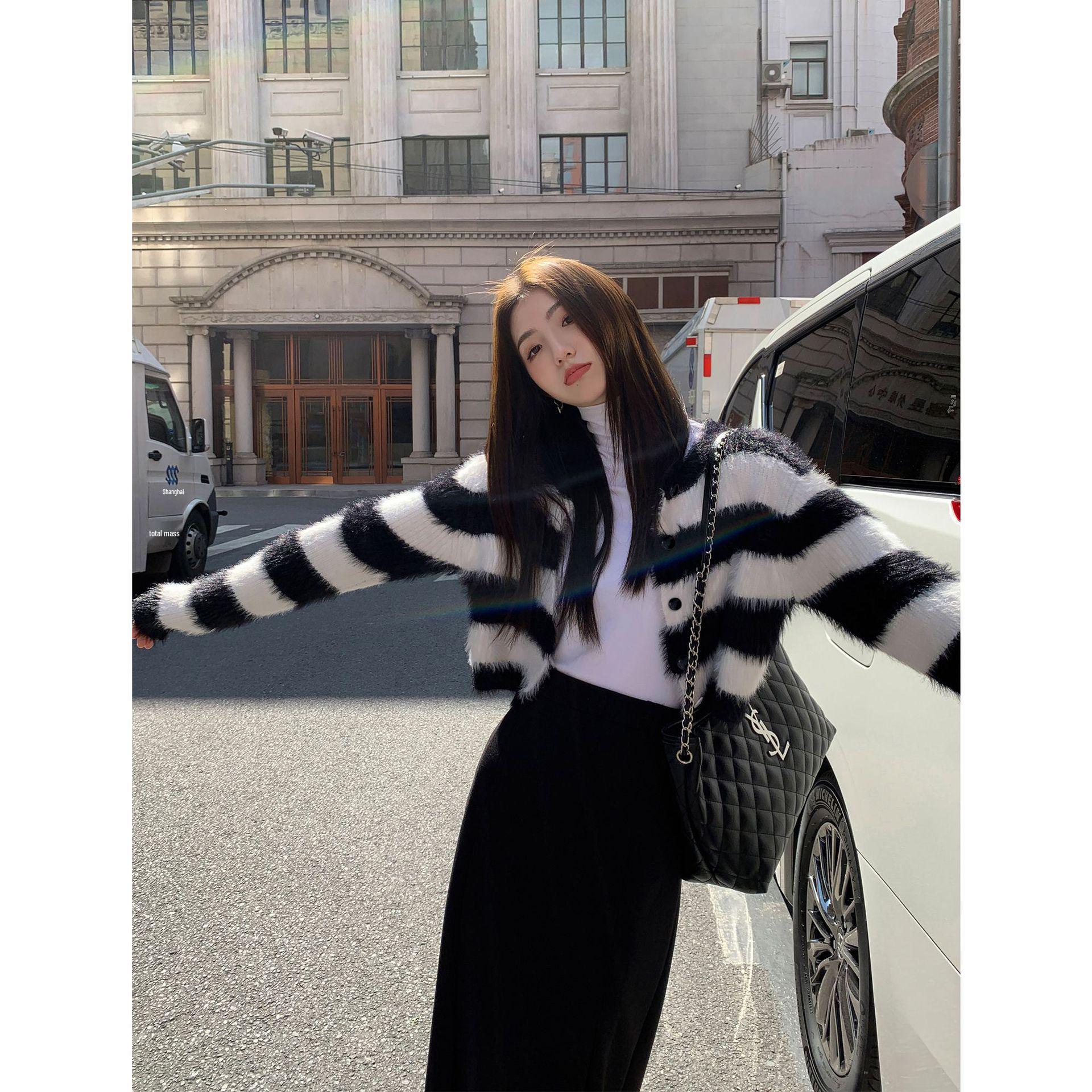 

Женский уютный осенний полосатый вязаный кардиган 2025 - Маленький размер, Длинный рукав, Стиль с круглым вырезом Small чёрный