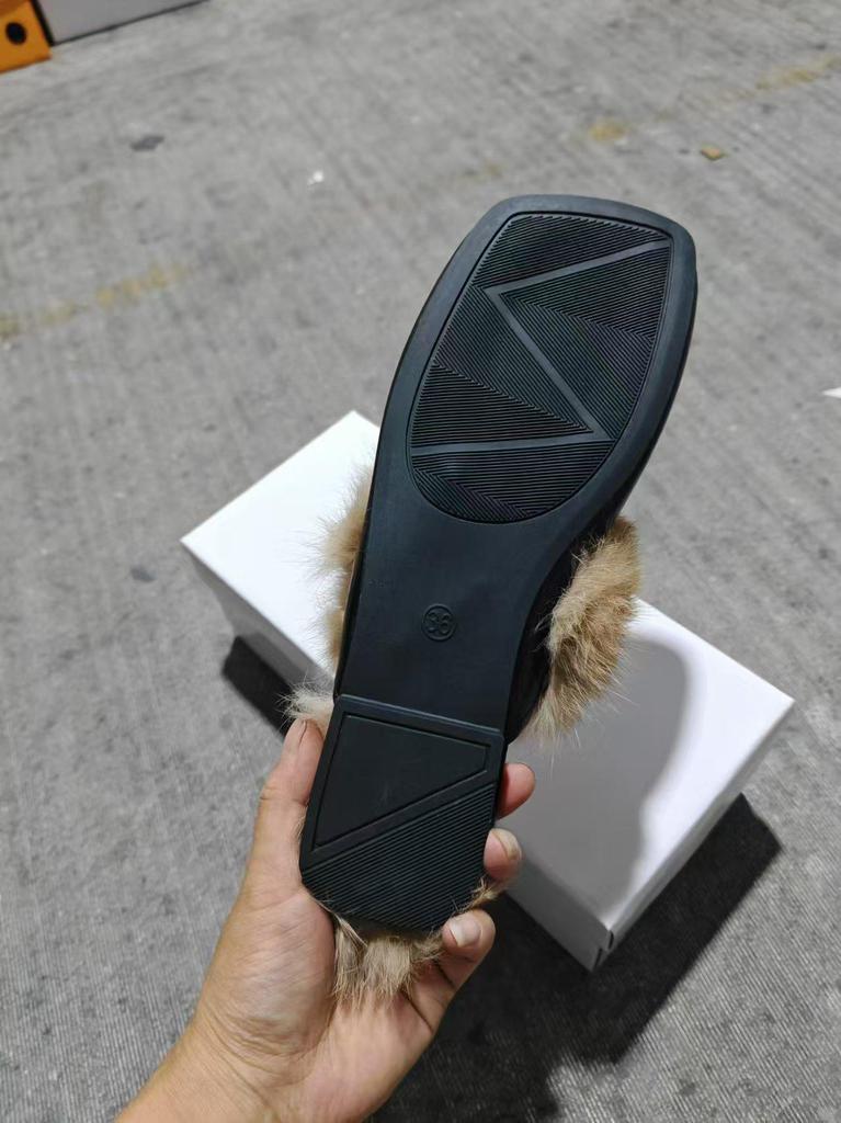 Women's 2024 Autumn French Toe Fuzzy Plush Warm Fashionable Mules Slippers