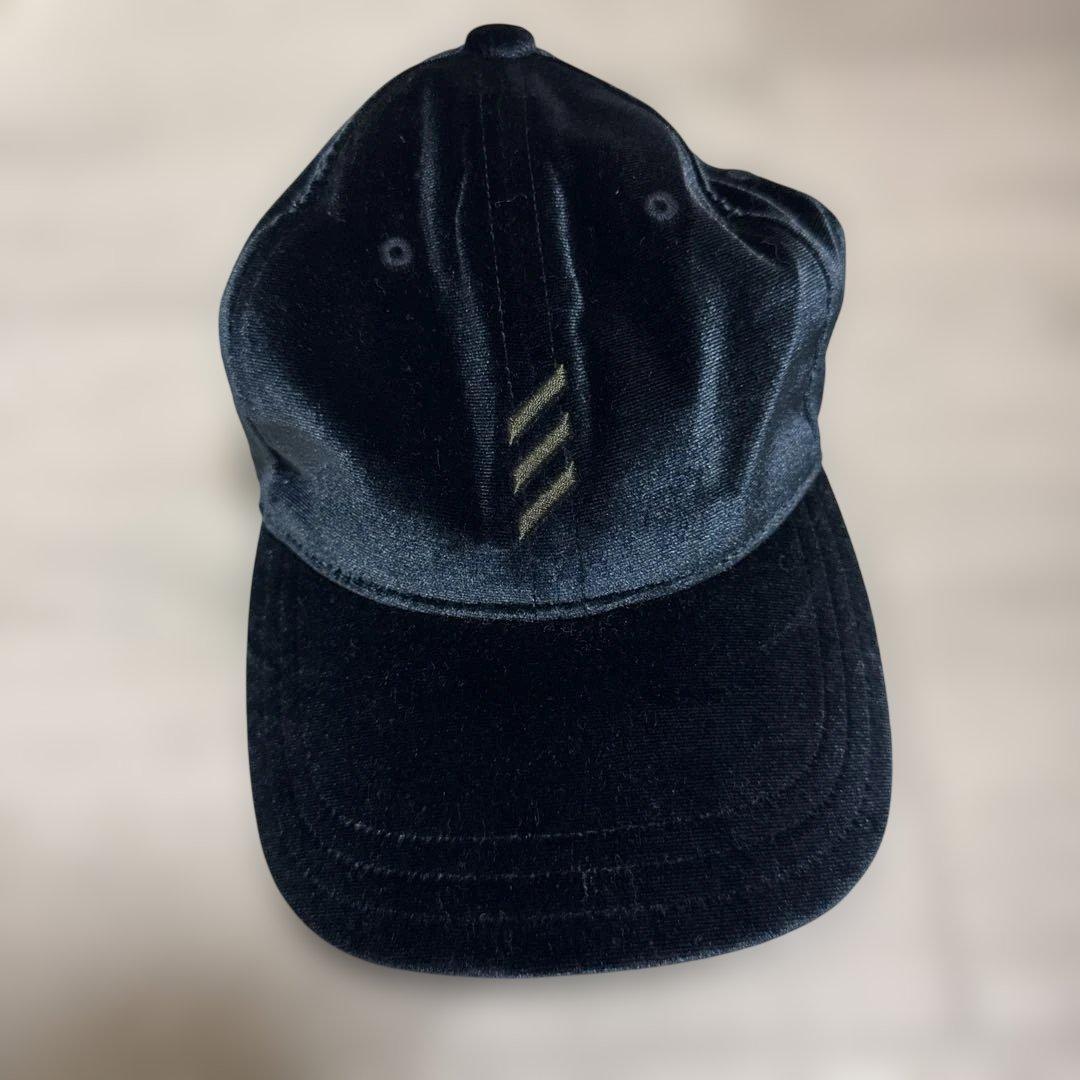 Used adidas cap black gold logo