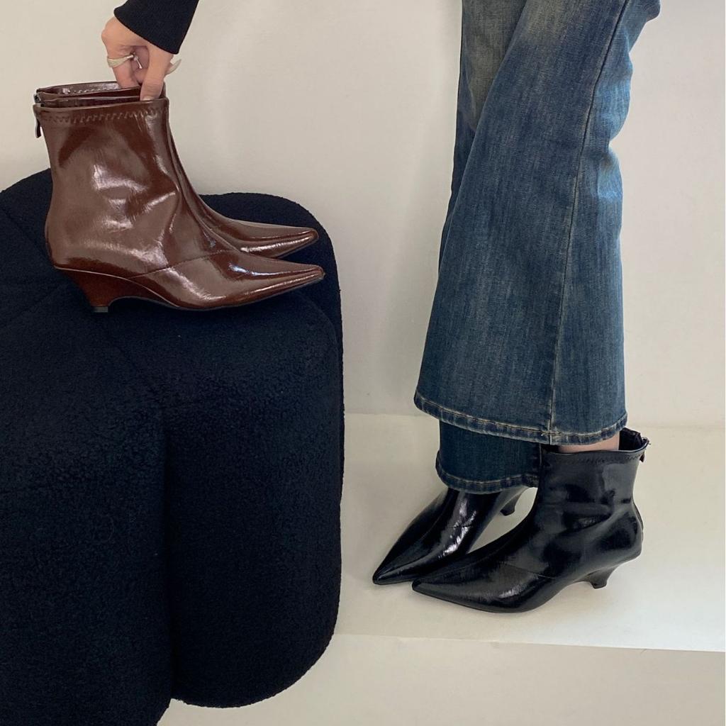 2025 winter new pointed short wedge heel zipper Martin fashion low tube fashion women's short boots