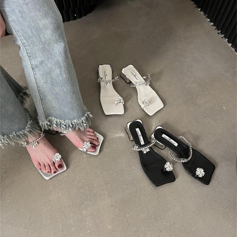 Fashion Luxury Crystal Women Slippers Fashion Low Heels Sandals Women Summer Open Toe Pearl Flip Flops Brand Designer Women Party Shoes