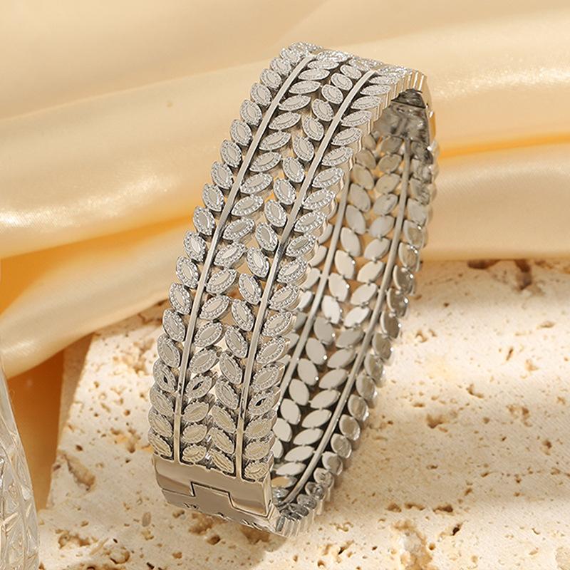 Light Luxury and High-end Hollow Leaf Wide Version Bracelet