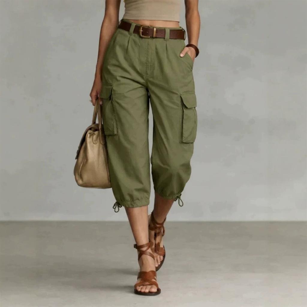 Pantalon cargo court ample et décontracté pour femme avec cordon de serrage à la taille et poches pour un usage extérieur et quotidien