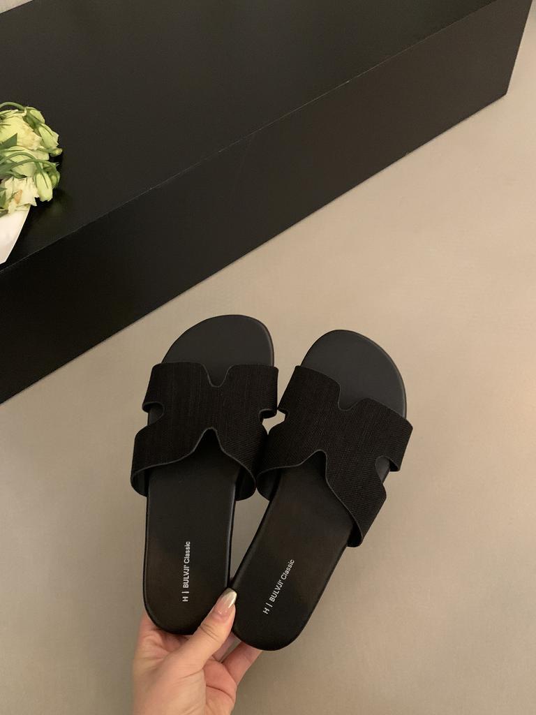 French Linen One-word Flat-bottomed Cool Slippers Women's Summer Wear 2025 New Vacation Style Seaside Soft Sandals