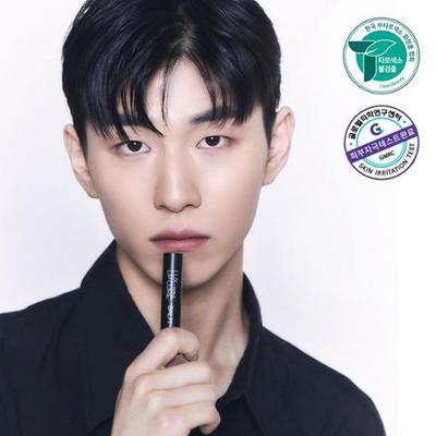Wählen Sie 1 von 2 Natural Shine Luxe Triple Lip Cure Balm The Man, beliebte koreanische Kosmetik für Männer