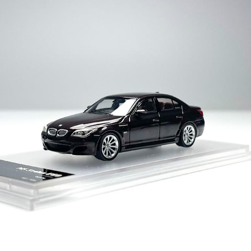 KING MODEL Diecast 1/64 Scale BMW M5 E60 E61 brown white Car Model Alloy BMW M5 Toy Car Model Collection and Display Item