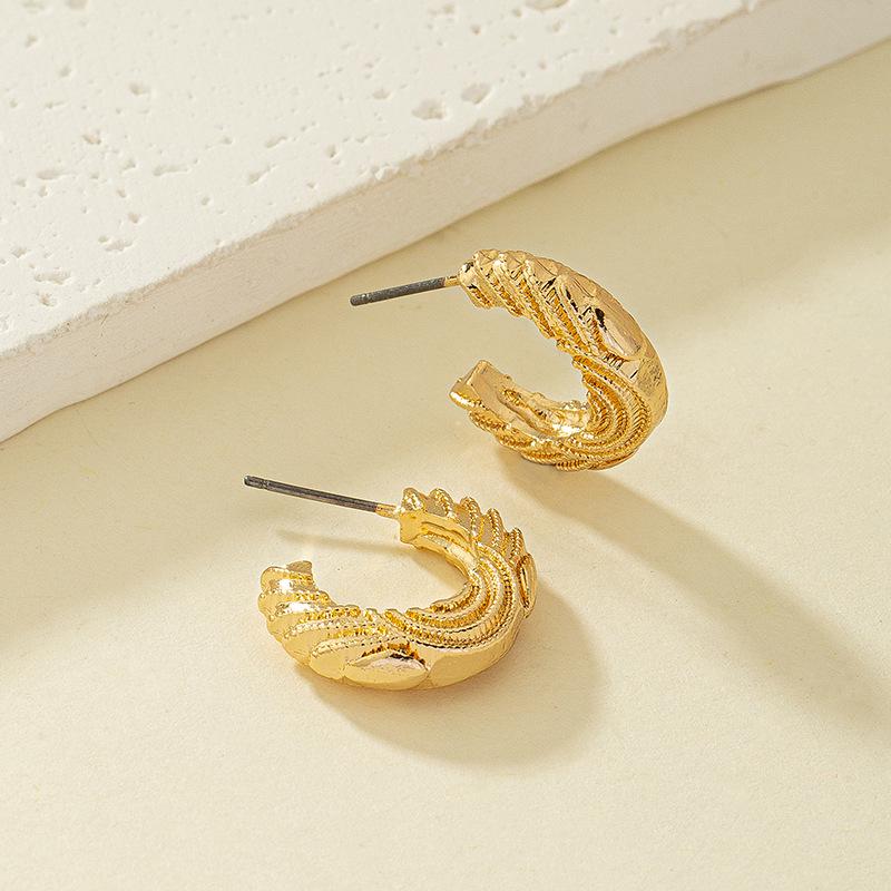 Women's Korean Geometric Circle Earrings - Simple, Trendy, Commuter Studs