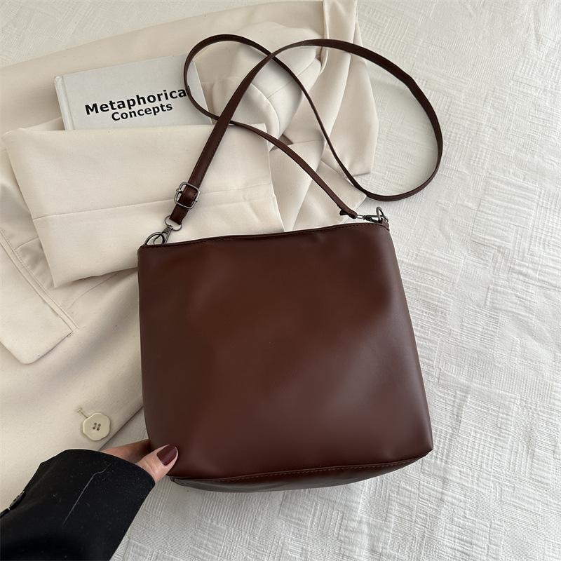 2025 spring new portable shoulder crossbody large capacity bucket small square bag women's bag trendy temperament underarm bag