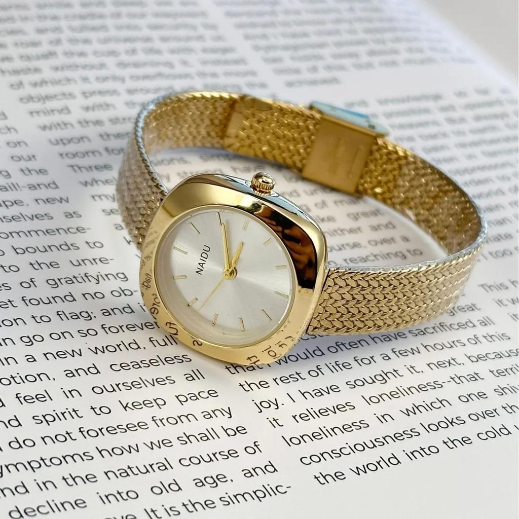 Fashion Women Watch Square Shaped Quartz Wristwatch Simple Roman Numerals Numbers Dial Women Gold Sliver Clock Relogio Feminino