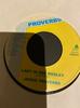 Disco de 7 polegadas JESSIE PROVERBS BASEY JOCKEY Medley da Dama de Vermelho erva daninha sozinha PUR10 Provérbios UK Reggae Ska Dub Usado