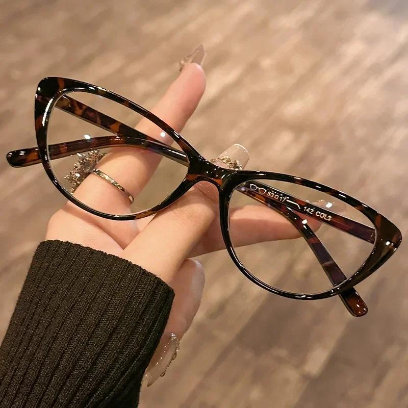 

2025 New Fashionable Classic Cat Eye Women s Flat Light Glasses Retro Ultra Light Neutral High Quality Anti Blue Light Glasses леопардовий