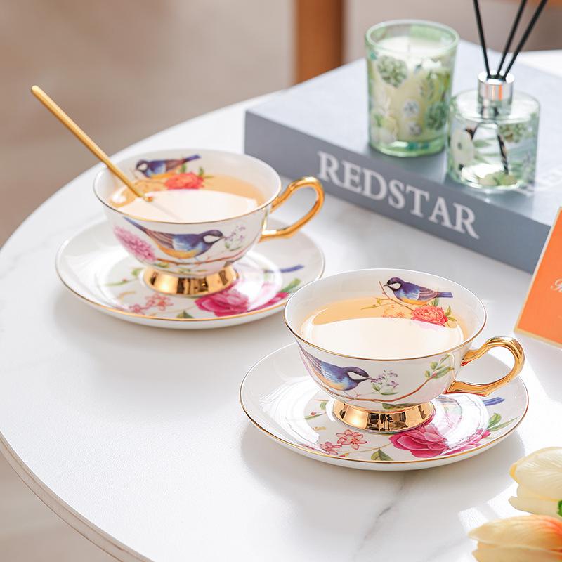 Knochenporzellan Vögel und Blumen Kaffeetasse und Untertasse Set Premium Geschenkbox Blumenvase Tasse Untertasse Löffel Vierer-Tassen-Set Goldener Henkel Tasse und Untertasse Set