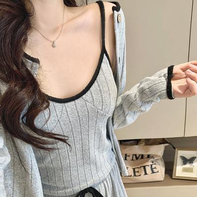 Herbst und Winter mit Brustpolster, Trägern, langärmeligem Dreiteiler, Kaschmir-Pyjama für Damen, lässiges und äußeres Kaschmir-Set, auf Lager.