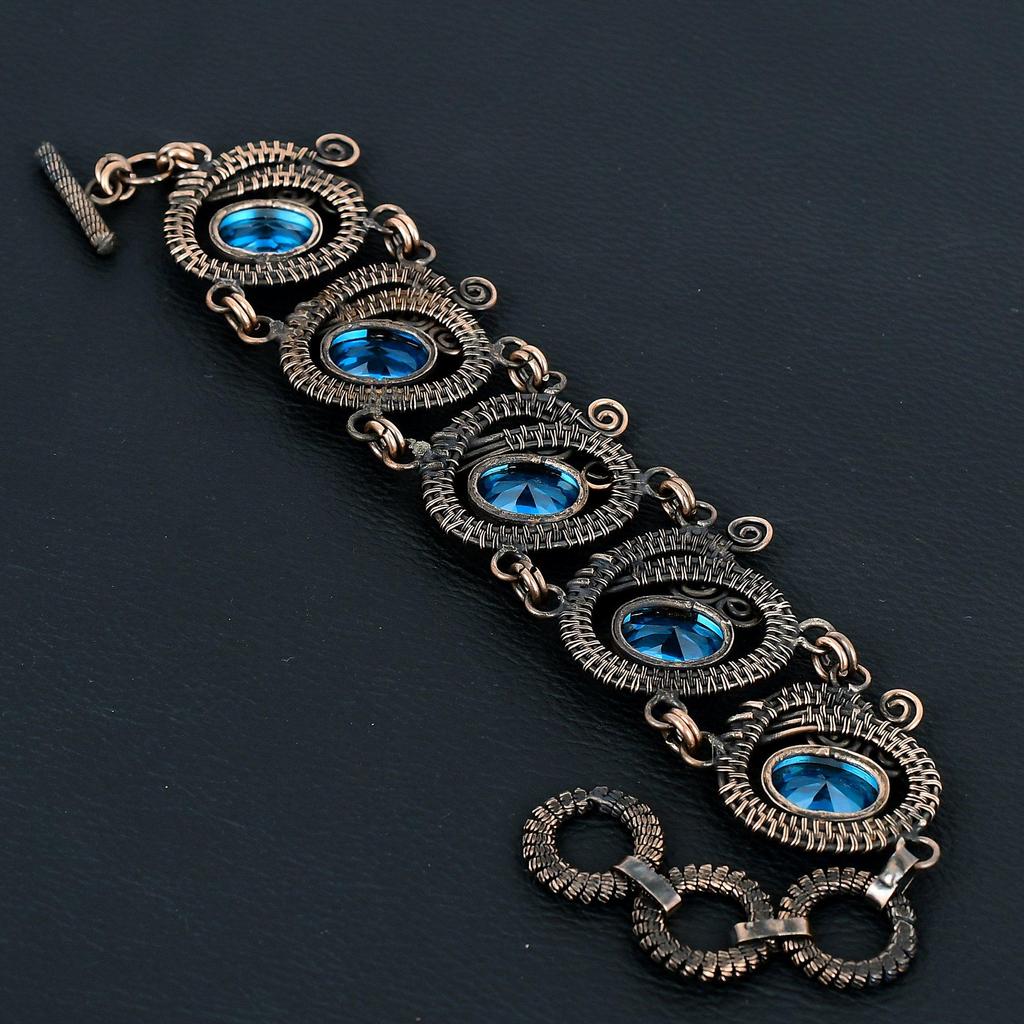 Unikátní ručně vyráběné šperky z drahokamu tanzanitu a čistého měděného drátu s náramkem