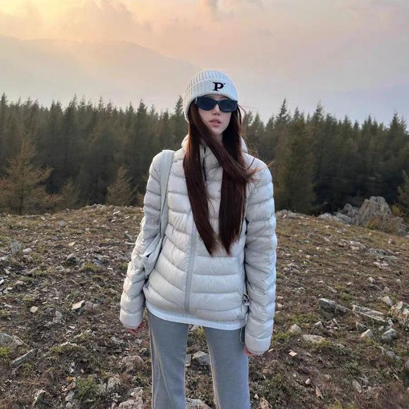 

Женская зимняя легкая пуховая куртка с капюшоном 2024 - Приталенная, теплая и стильная. S серый