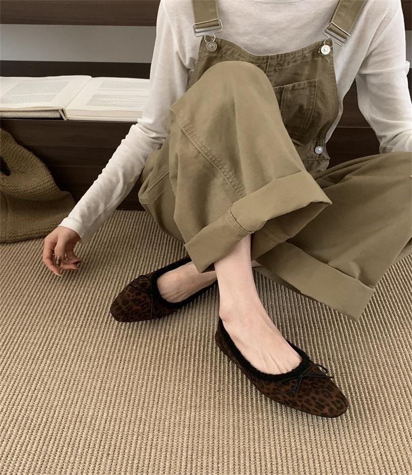 

French flat-bottomed retro suede bow single shoes women s shoes 2025 autumn and winter new versatile square head beanie shoes 39 цветной печати леопарда