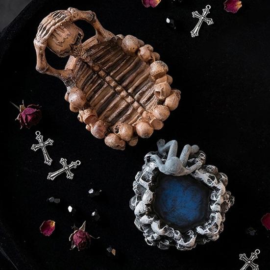 Desktop Ashtray Halloween Skeleton Resin Ashtray, Heat-resistant Gothic Ash Holder, Dark Aesthetic Aliens Decorative Tray for Home Office Outdoor