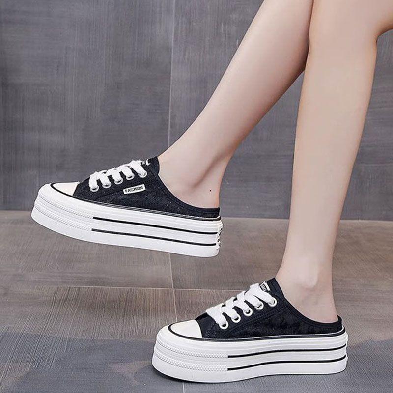 Leinenschuhe mit dicker Sohle und Schnürung für Frauen zum Tragen im Sommer 2025, die neuen Modelle sind ein Pedal Lazy Bag Kopf und Halbschuhe in Weiß.