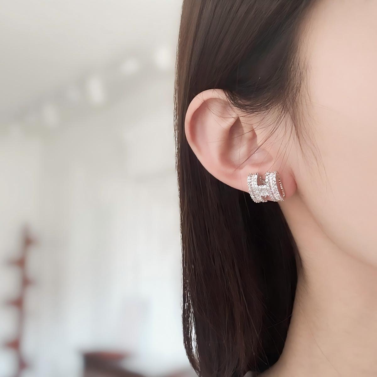 Premium Exquisite Zircon Letter H Stud Earrings, Celebrity Simple Super Flash Micro-Set Earrings, Versatile Temperament Earrings