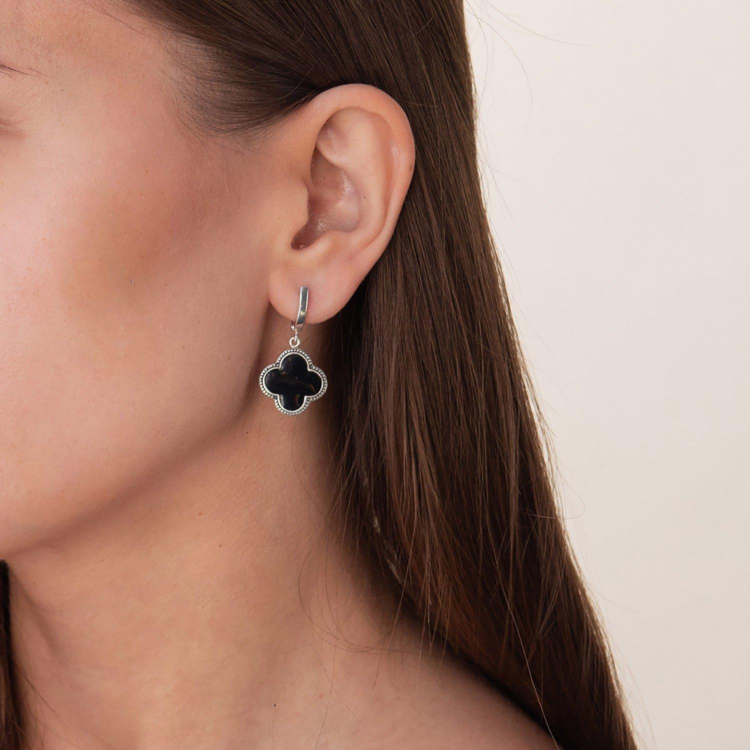 

Срібні сережки Конюшина з емаллю Oniks срібний