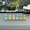 6 Stück Leuchtende Mini Harz Kaninchen Auto Armaturenbrett Spielzeug Puppen Figuren Heim Gartendekoration Cartoon Niedliche Auto Ornamente Geschenke
