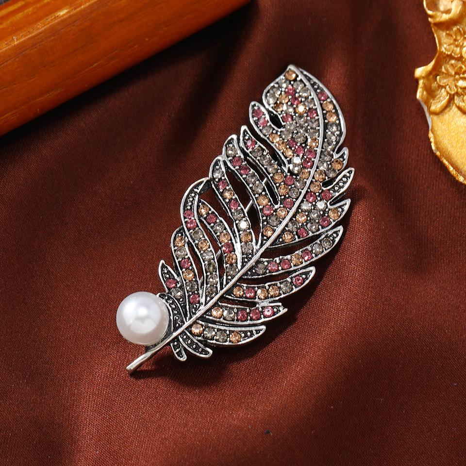 SKEDS Elegant Women Men Fashion Full Crystal Butterfly Flower Brooches Badges Shiny Boutique Decoration Rhinestone Pins Jewelry