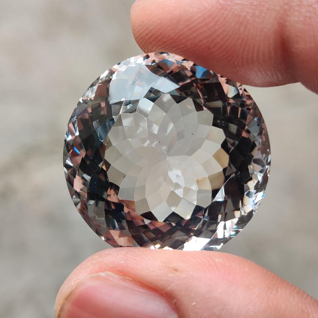 71 Carat Round Cut Beautiful White Glass Stone, Loose Stone, 27 MM Size Round Stone.