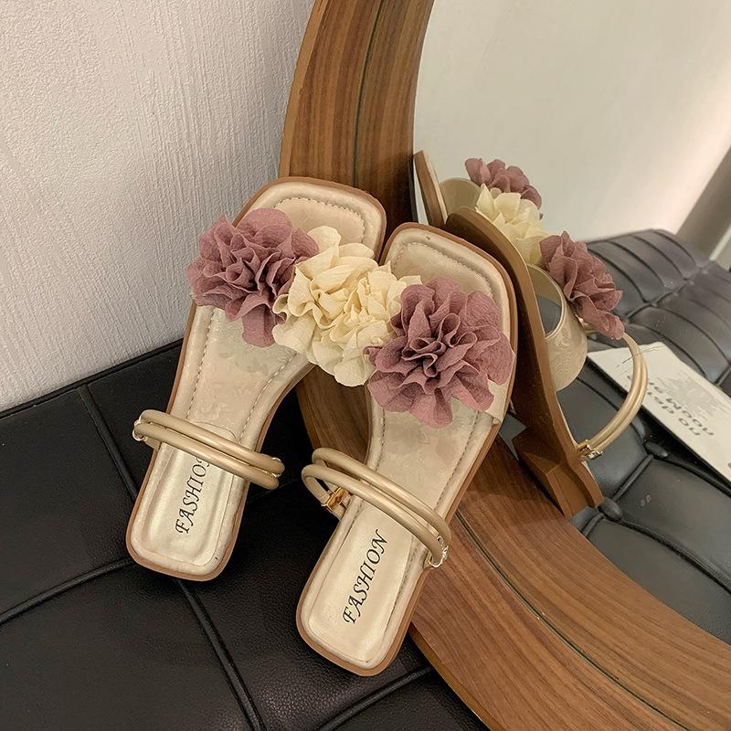 2025 spring and summer new sandals women's fashion flat slippers niche design sense casual one-word shoes