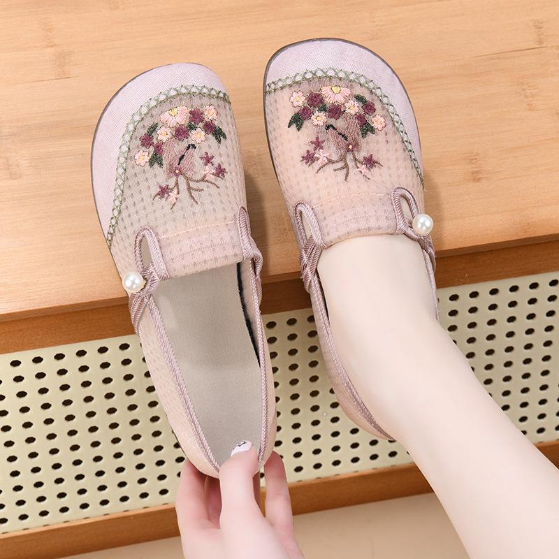 

Модная женская летняя обувь 2025 года, дышащая, с мягкой подошвой, противоскользящая, туфли для мам, повседневные сетчатые балетки с вышивкой 41