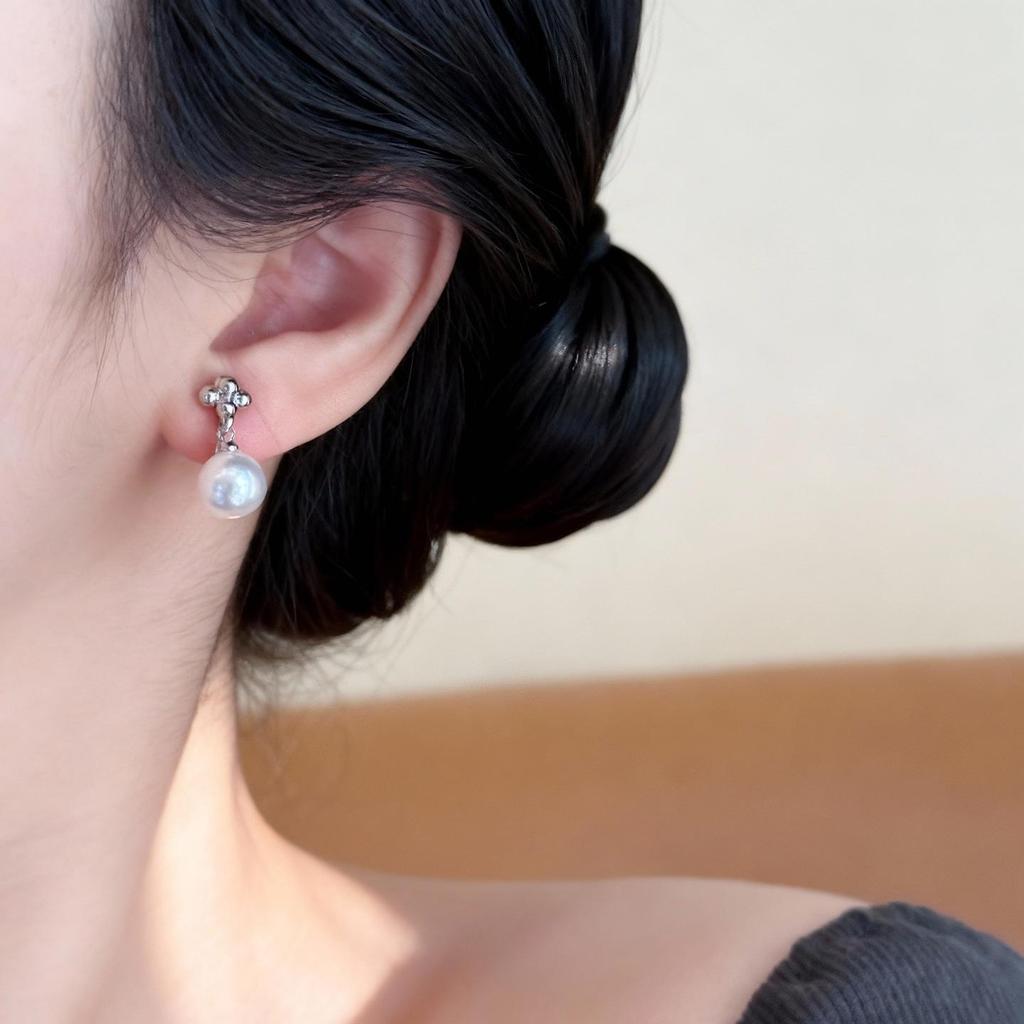 Retro Silver Bead & Pearl Flower Ear Studs - Elegant, Simple Design with Mosquito Coil Clip