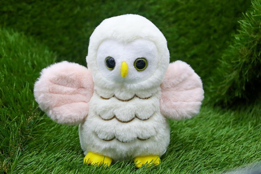 Startmuster Eule S Niedliche Eule mit ausgebreiteten Flügeln und Stofftier rosa Kiste flatternd, [Musik enthalten]