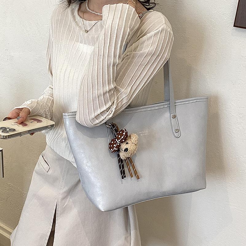 Trendy Korean style pendant large capacity trendy fashion casual popular armpit single shoulder handheld tote bag for women
