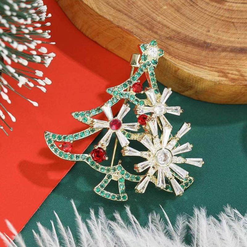 Sparkling Christmas Tree Rhinestones Brooch Elegant Holiday Jewelry Alloy Accessory Chest Decoration For Women Party