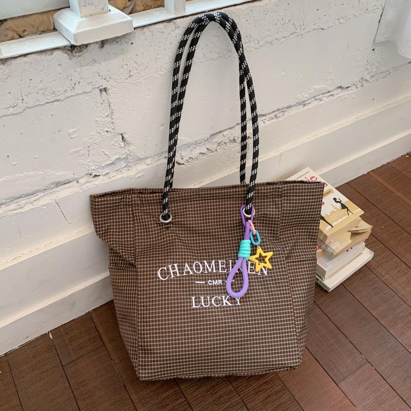 

Осень 2025 новая большая вместительная сумка-тоут для поездок на работу модная простая сумка через плечо корейский нишевый дизайн сумка под мышкой no pendant