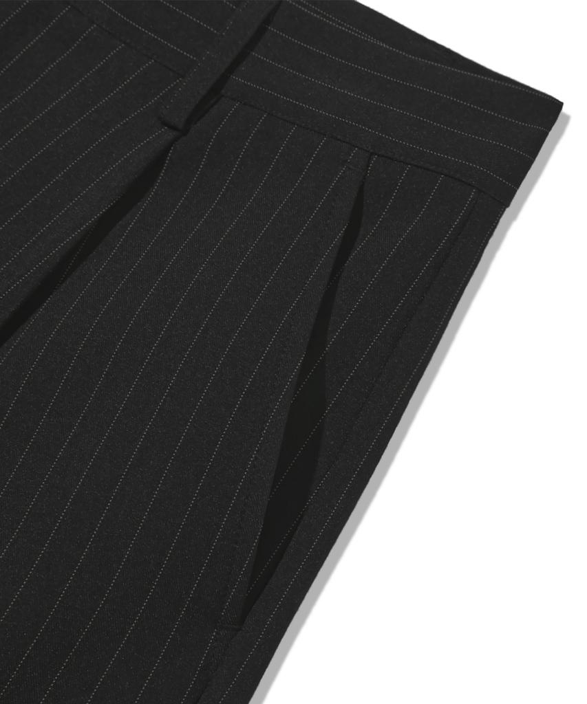 TRILLION One-Pleat Stripe Button Strap Wide Slacks [Black]