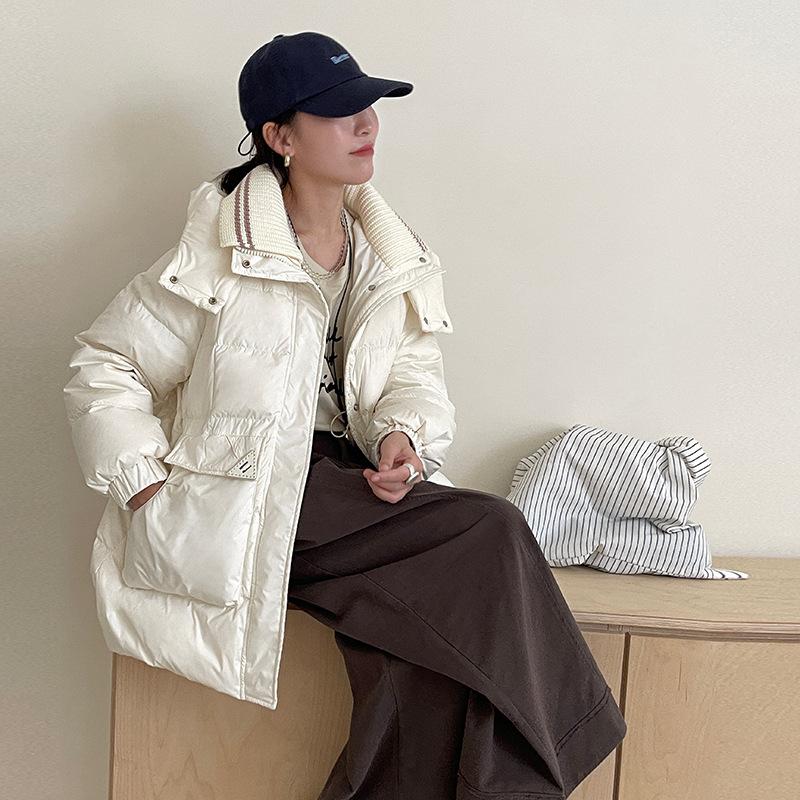 

Knitted large lapel down jacket women s 2025 winter fashion thickened design sense triangle standard high-end thin jacket tide S слоновая кость