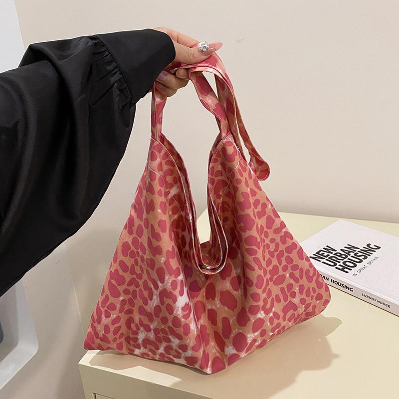 Korean version of fashionable versatile simple casual shopping bag 2025 autumn new leopard print large capacity shoulder tote bag
