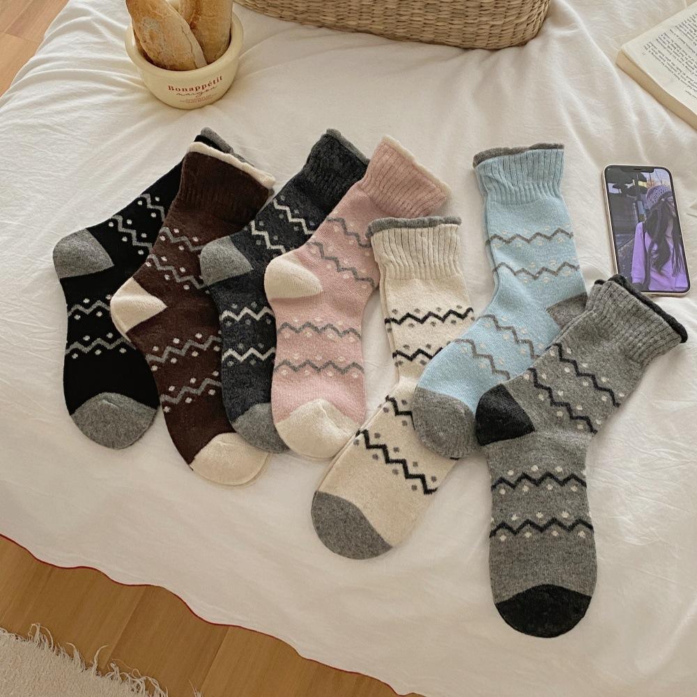 Wool Socks for Women in Autumn and Winter, Polka Dot Mid-calf Socks for Warmth, Paired with Boken Shoes, Striped Pile Socks for Women