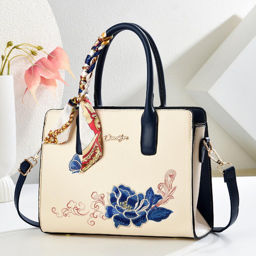 Elegant Embroidered Wedding Ladies Handbag Crossbody Shoulder Bag Soft PU Leather Ladies Purse with Internal Zipper And Polyeste