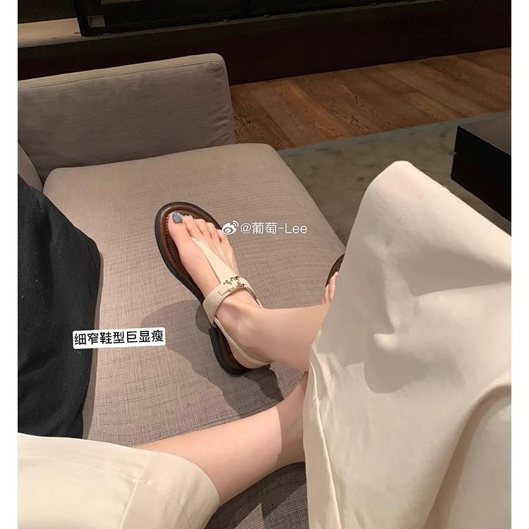 Grape mother's same retro round head T-word with vacation style versatile metal buckle clip foot cool slippers women's flat sandals