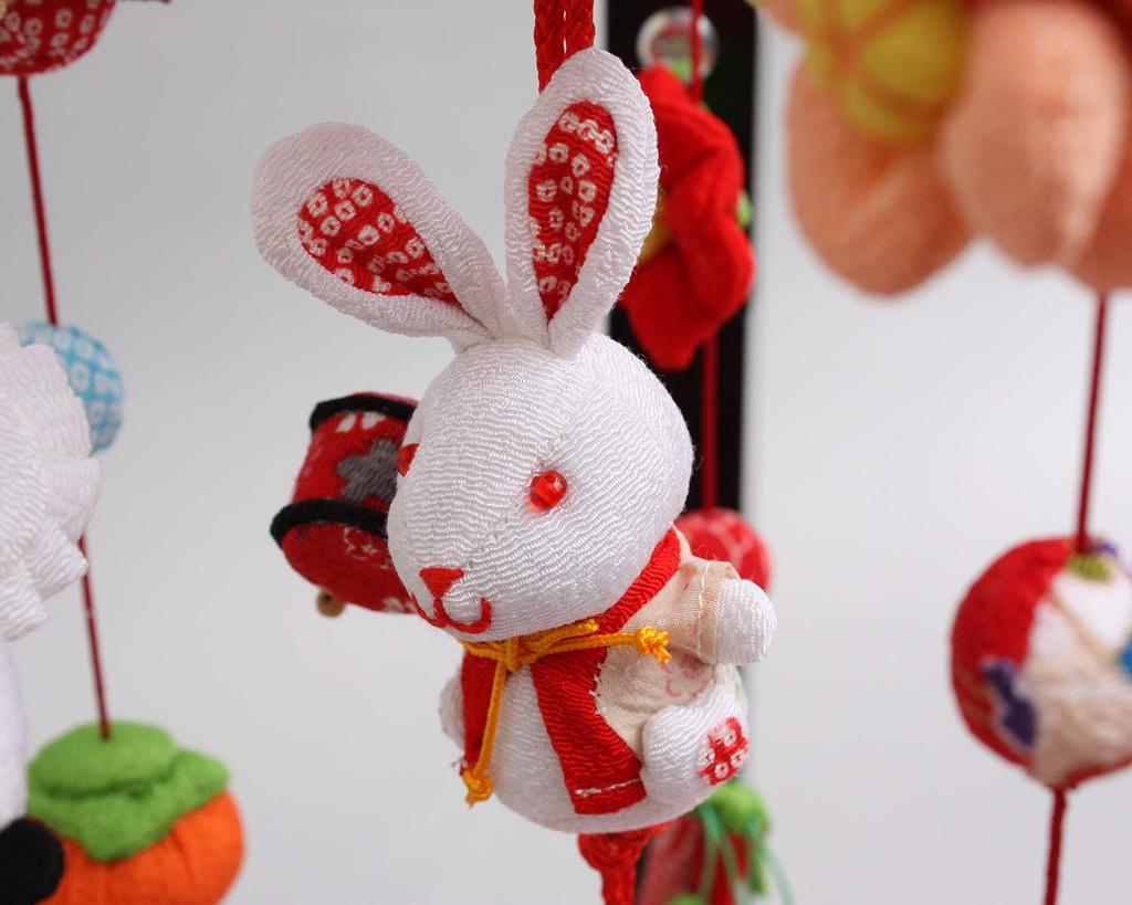Hängende Hina Kleine Blume Kaninchenpuppe mit Ausstellungsständer Puppen, (65 cm hoch),