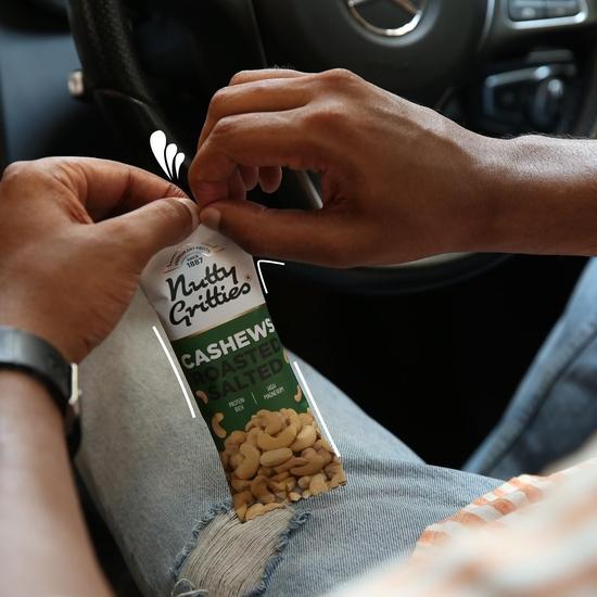 Nötig Grus Grab & Gå Mix Combo | 240g (Varje påse 40 g, Förpackning med 6) Rostade Saltade Cashewnötter, Sportmix